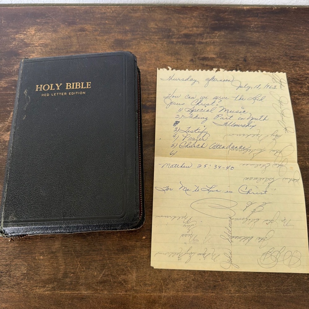 Holy Bible KJV Self Pronouncing Edition World‎ Pub Zippered Leather Red Letter